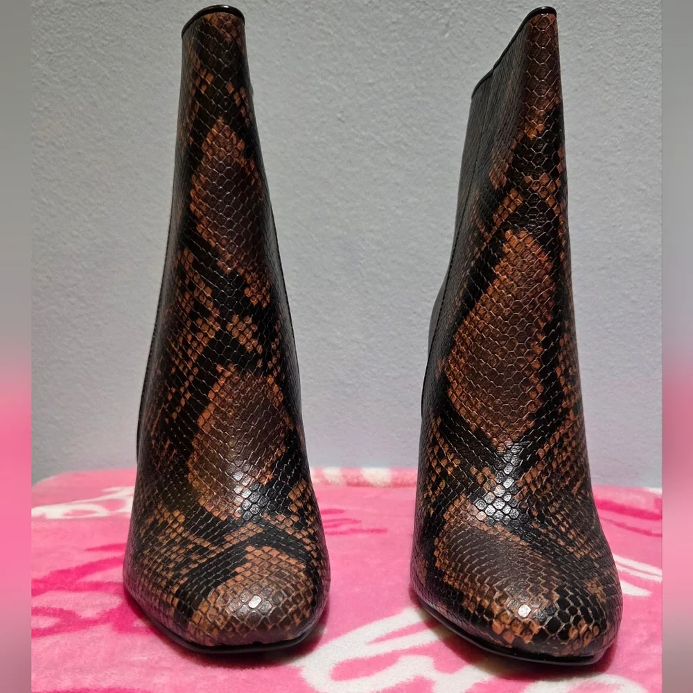 Aqua Women's Soren Brown Leather Block Heel Ankle Boot, Size 6.5 - Picture 4 of 11